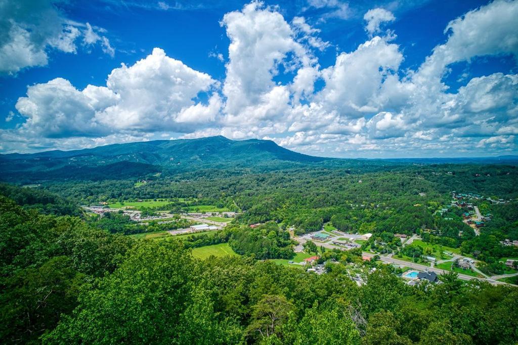Suite Sensations, Hot Tub, Pool Table, 1089 Free Tickets Each Paid Day, Dollywood And More 鸽子谷 外观 照片