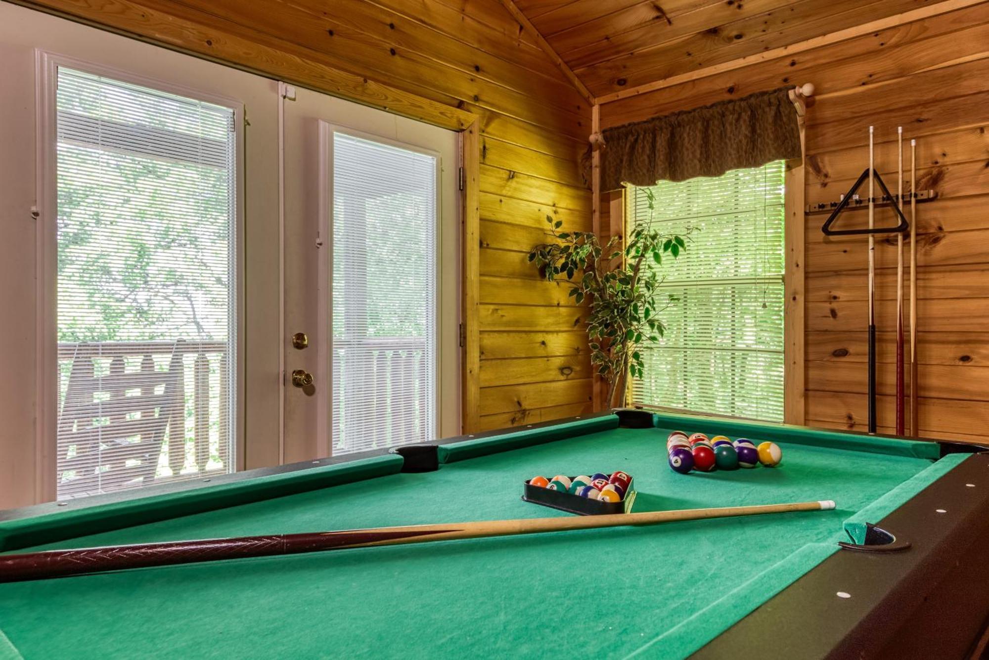 Suite Sensations, Hot Tub, Pool Table, 1089 Free Tickets Each Paid Day, Dollywood And More 鸽子谷 外观 照片