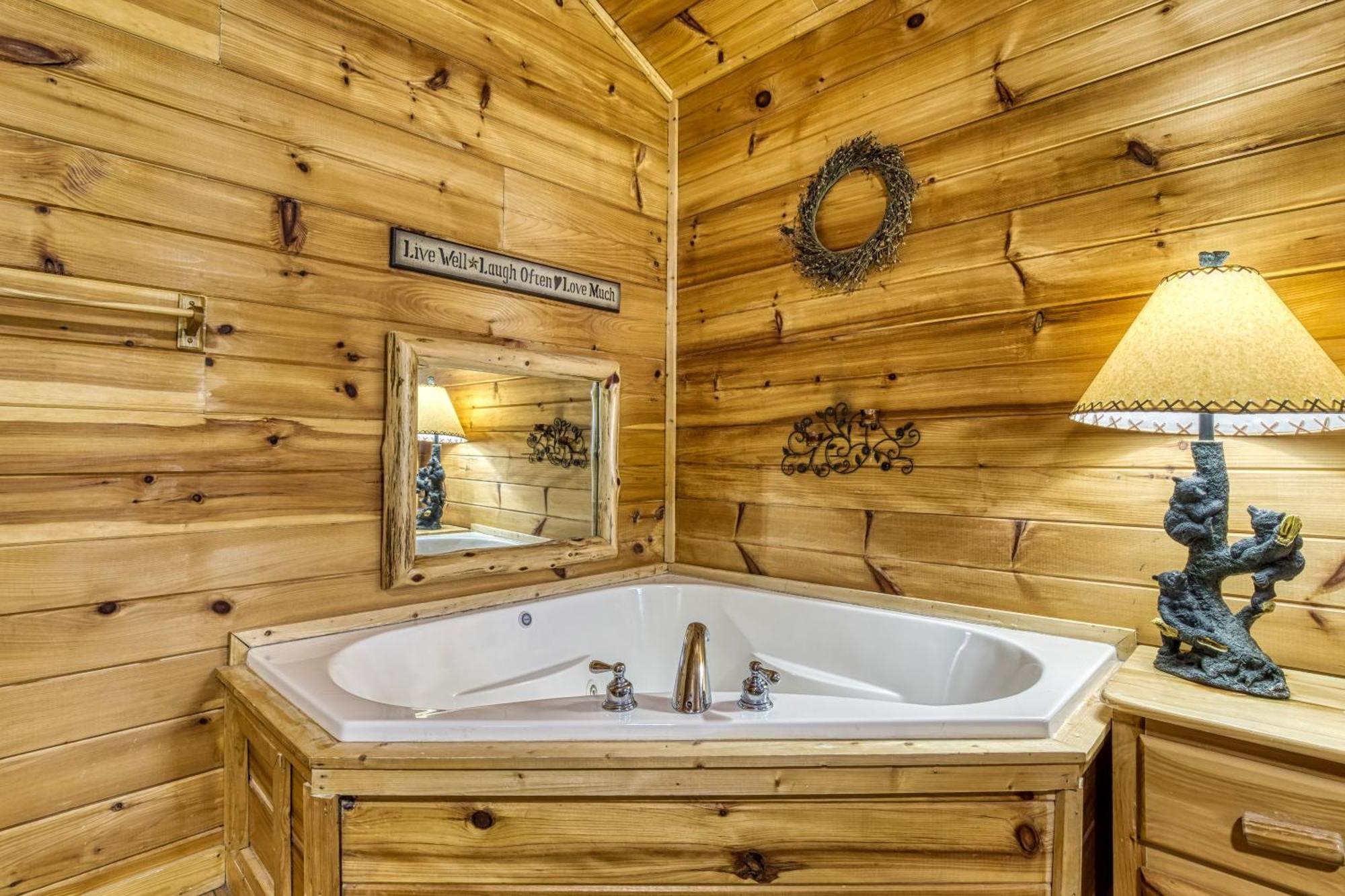Suite Sensations, Hot Tub, Pool Table, 1089 Free Tickets Each Paid Day, Dollywood And More 鸽子谷 外观 照片