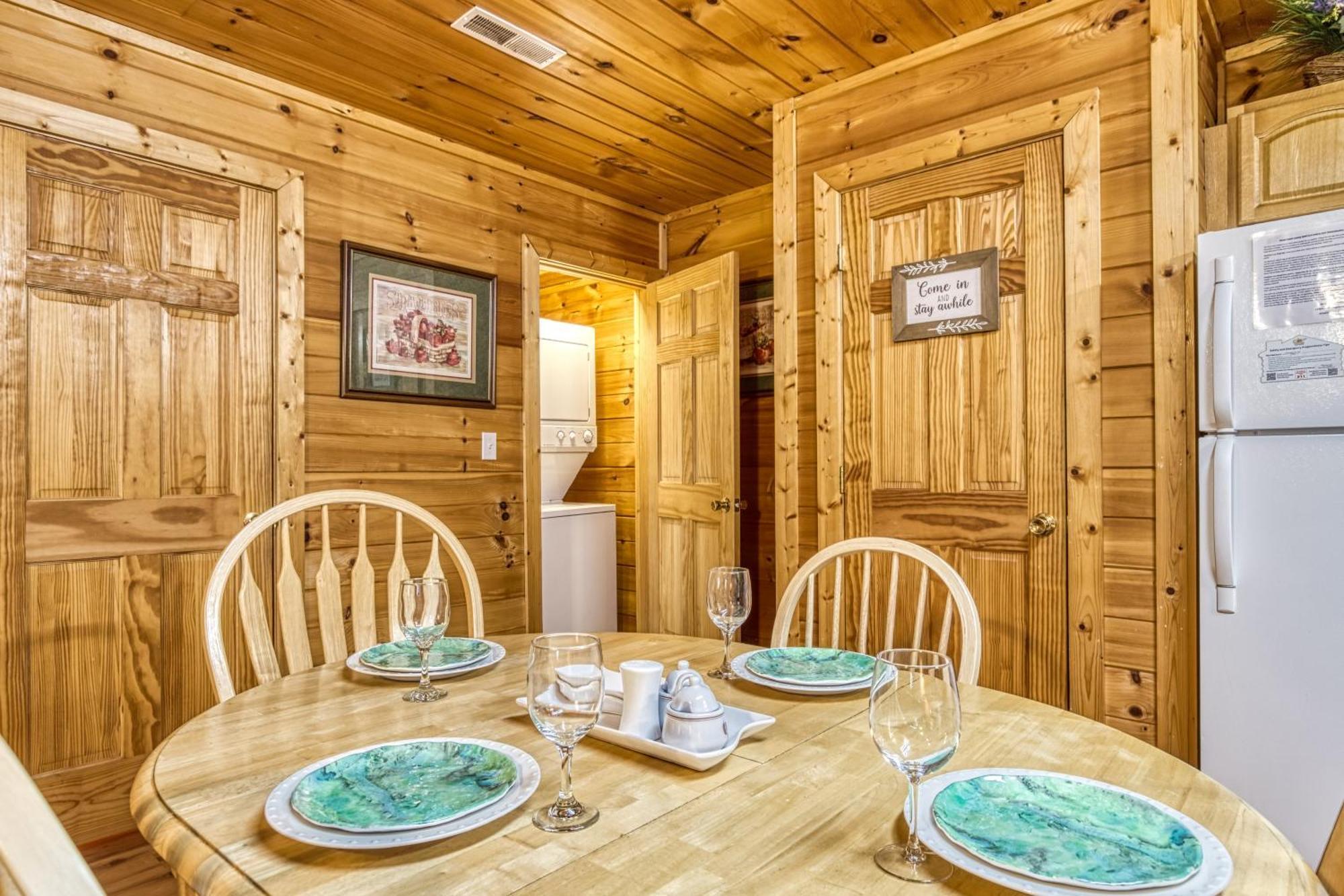 Suite Sensations, Hot Tub, Pool Table, 1089 Free Tickets Each Paid Day, Dollywood And More 鸽子谷 外观 照片